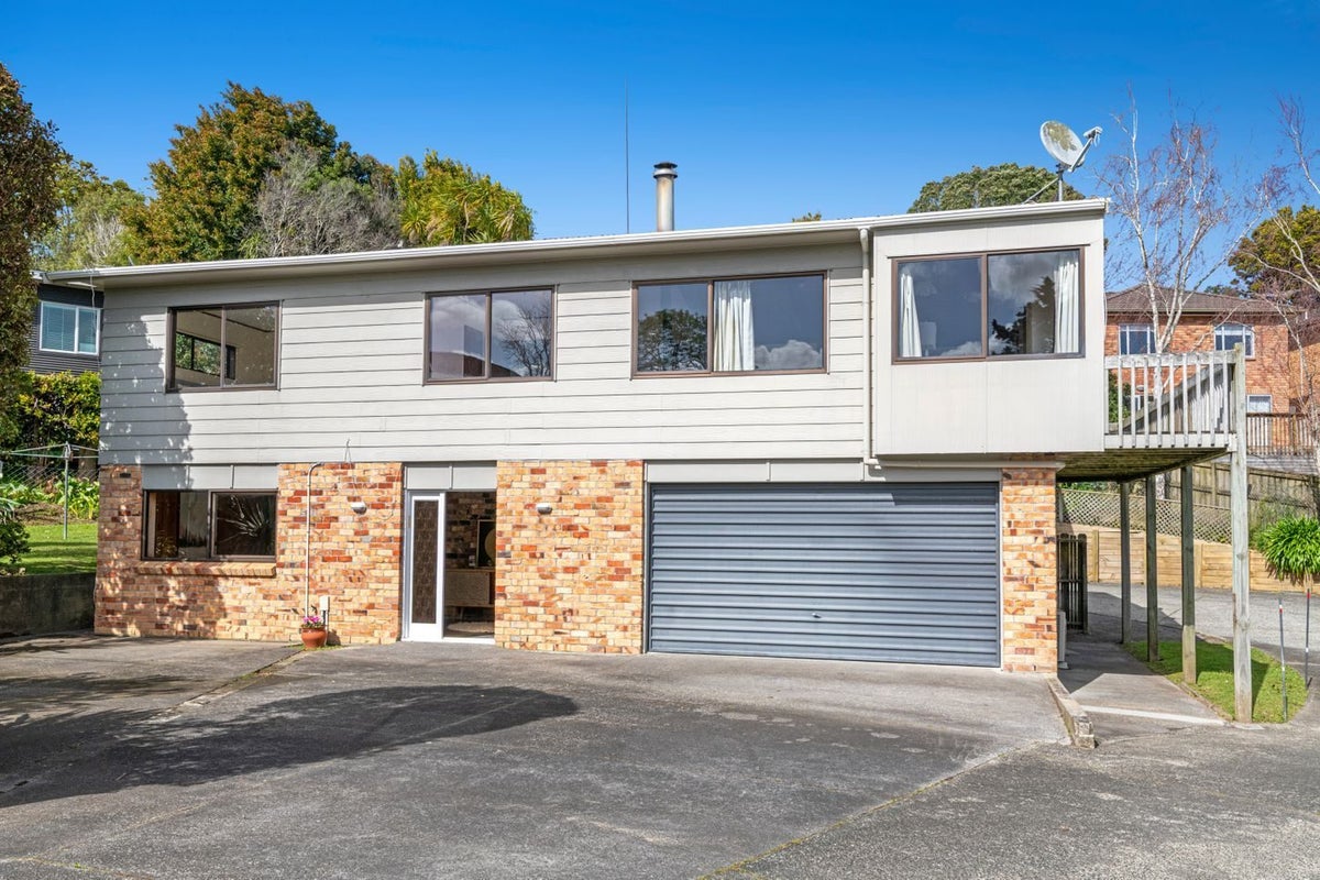 11 Felicity Place, Unsworth Heights, Auckland - Carousel 1