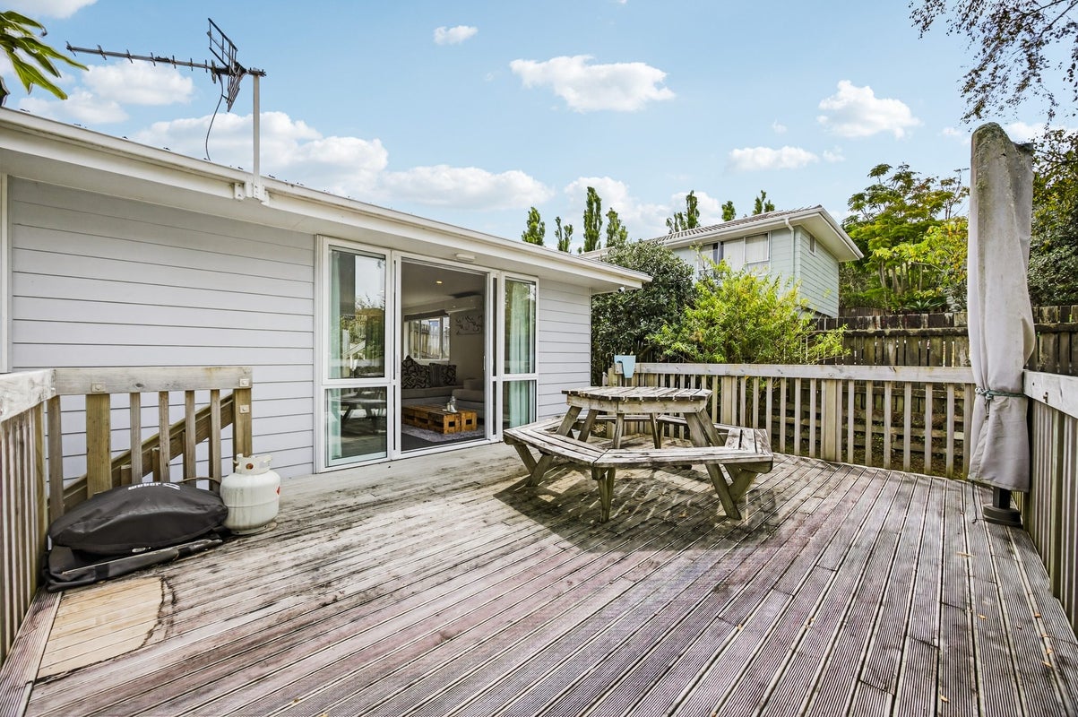 6A Magdalen Place, West Harbour, Auckland - Carousel 2