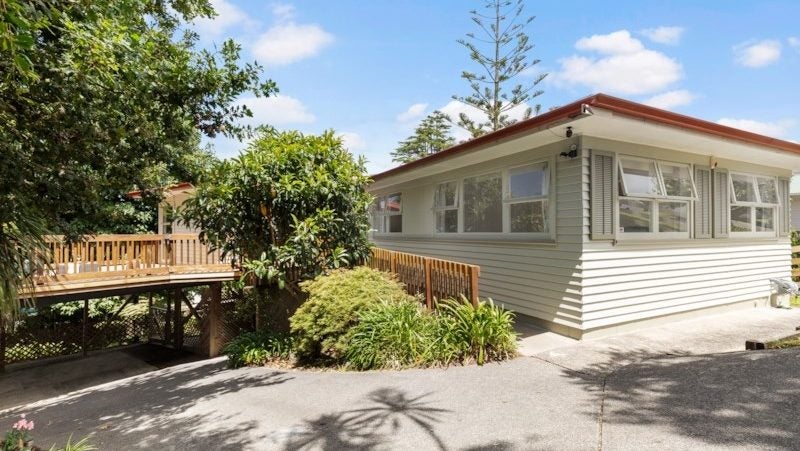 22 Wyoming Avenue, Murrays Bay, Auckland - Carousel 1
