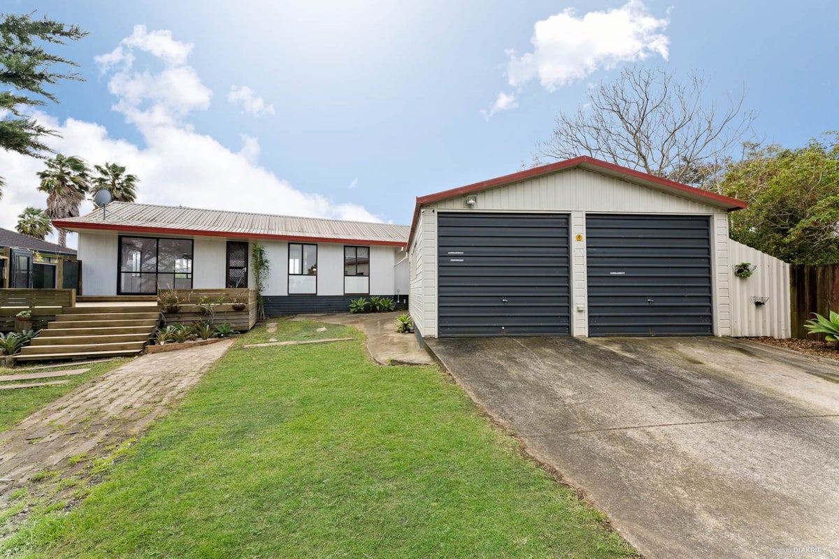 11 Rhine Place, Weymouth, Auckland - Carousel 2