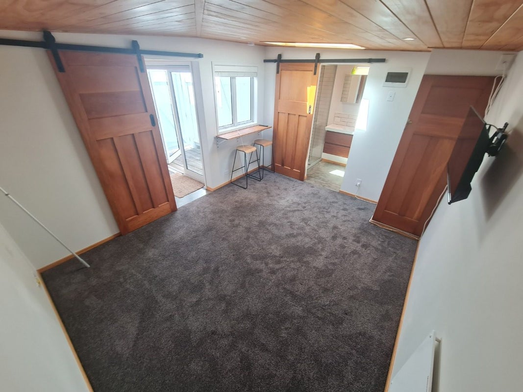 153 The Esplanade, Petone, Lower Hutt - Carousel 2