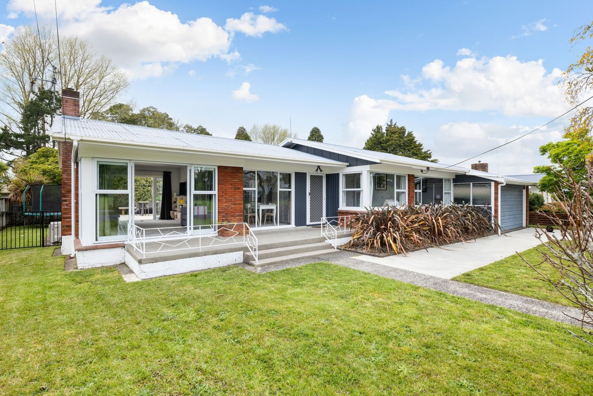 34 Carlyle Avenue, Chartwell, Hamilton - Carousel 1