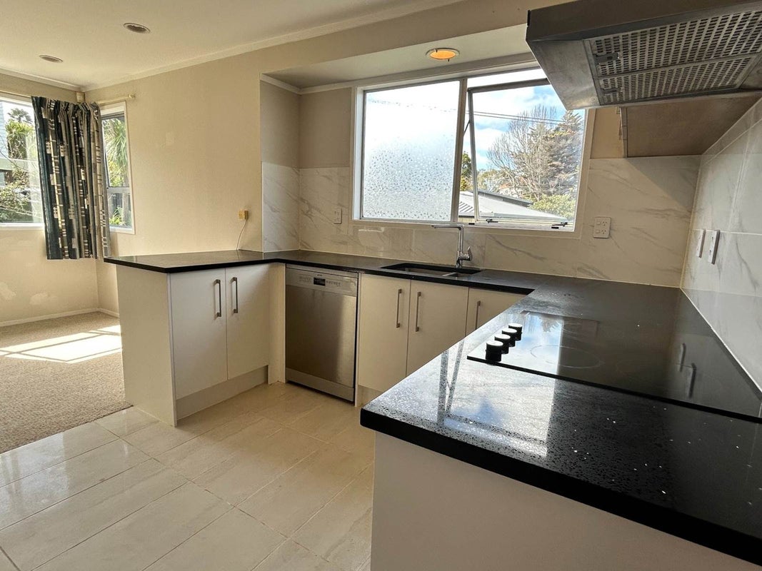 1/457 Beach Road, Murrays Bay, Auckland - Carousel 8
