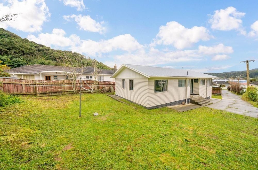 77 Karaka Street, Wainuiomata, Lower Hutt - Carousel 12