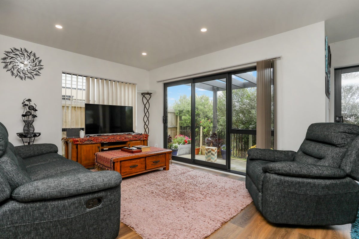 51 Black Beech Crescent, Takanini, Auckland - Carousel 2