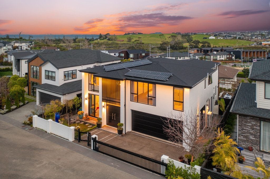 7 Hopetea Street, Long Bay, Auckland - Carousel 2