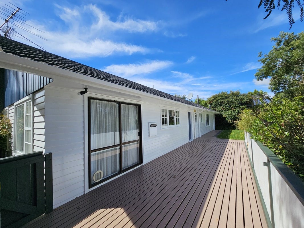 30 Ayton Drive, Whitby, Porirua - Carousel 1