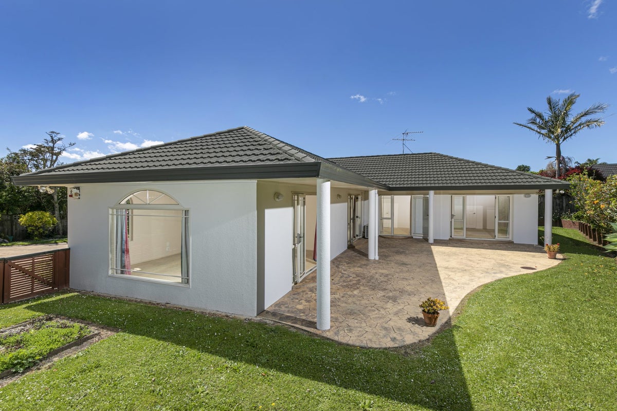 6 Vermeer Place, West Harbour, Auckland - Carousel 2
