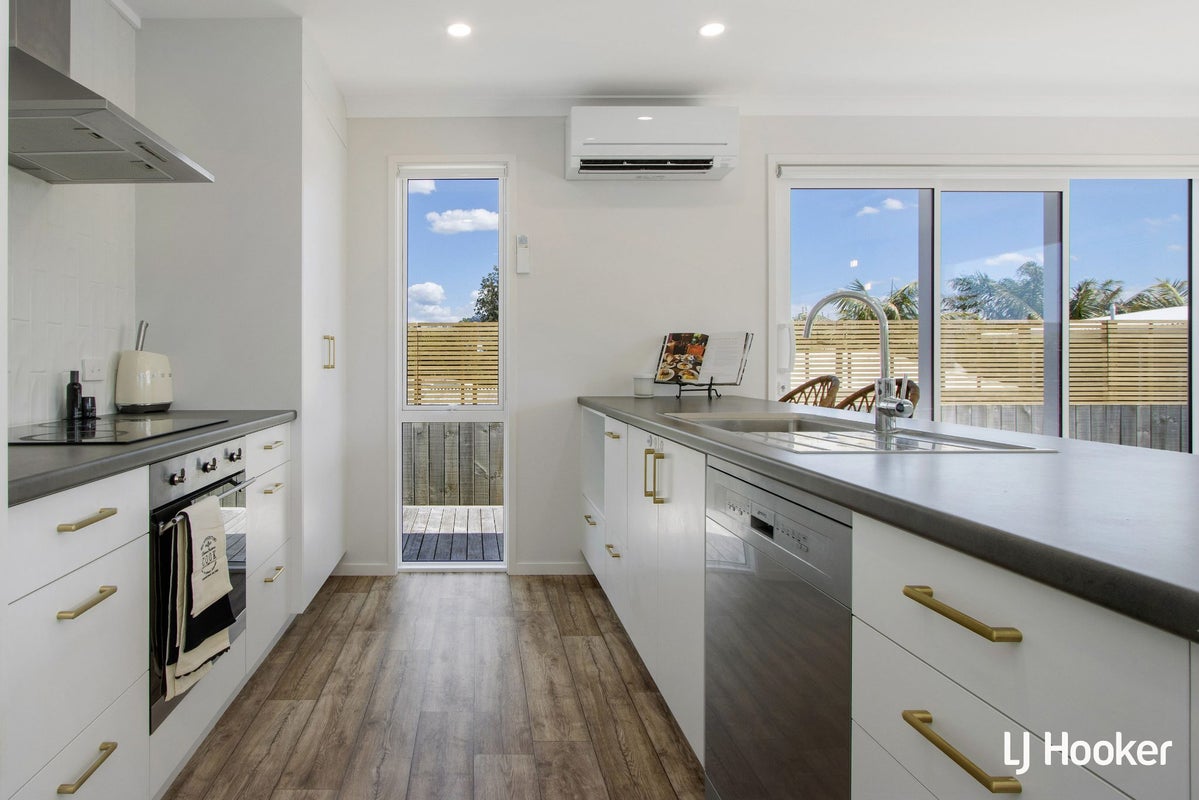18 Moet Crescent, Waihi Beach, Waihi Beach - Carousel 1