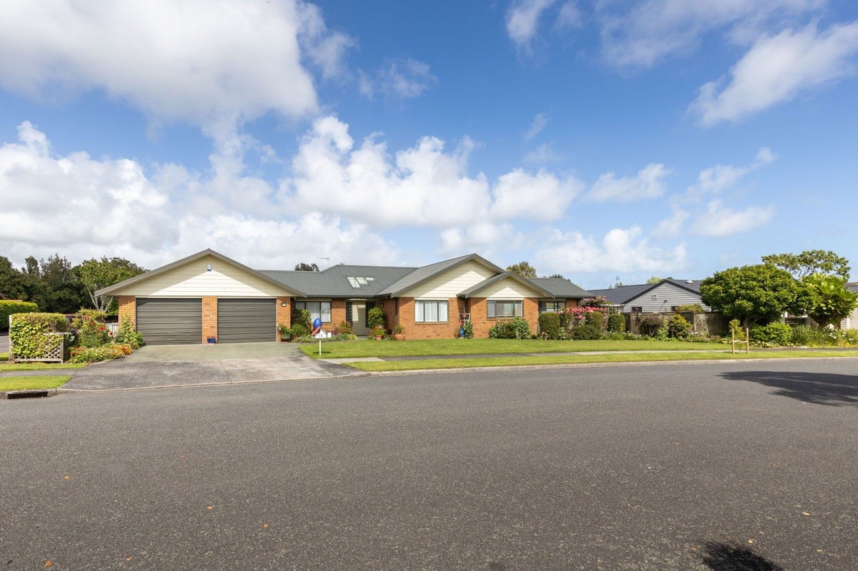 16 Kinross Drive, Merrilands, New Plymouth - Carousel 26