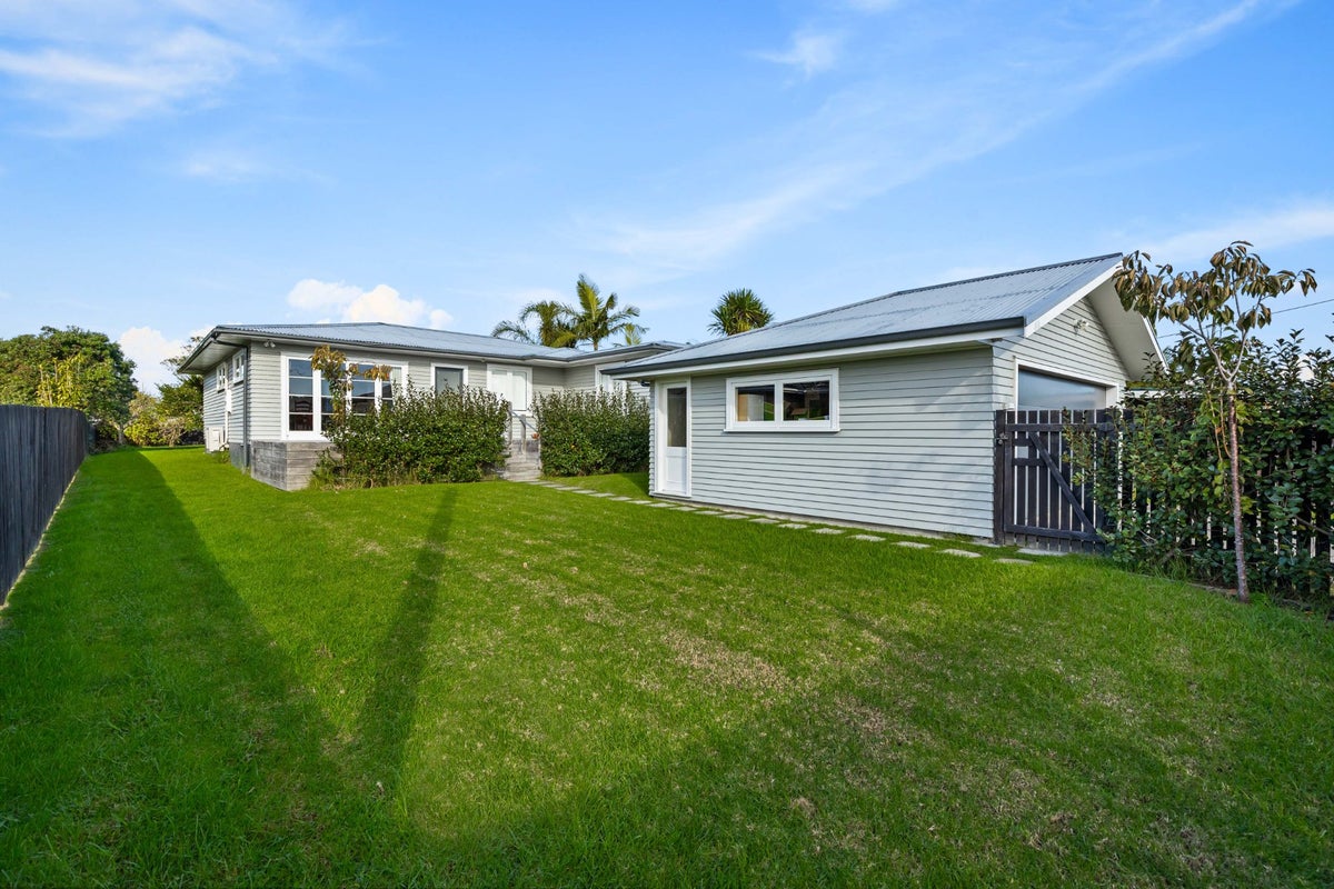 118 Matipo Road, Te Atatu Peninsula, Auckland - Carousel 1