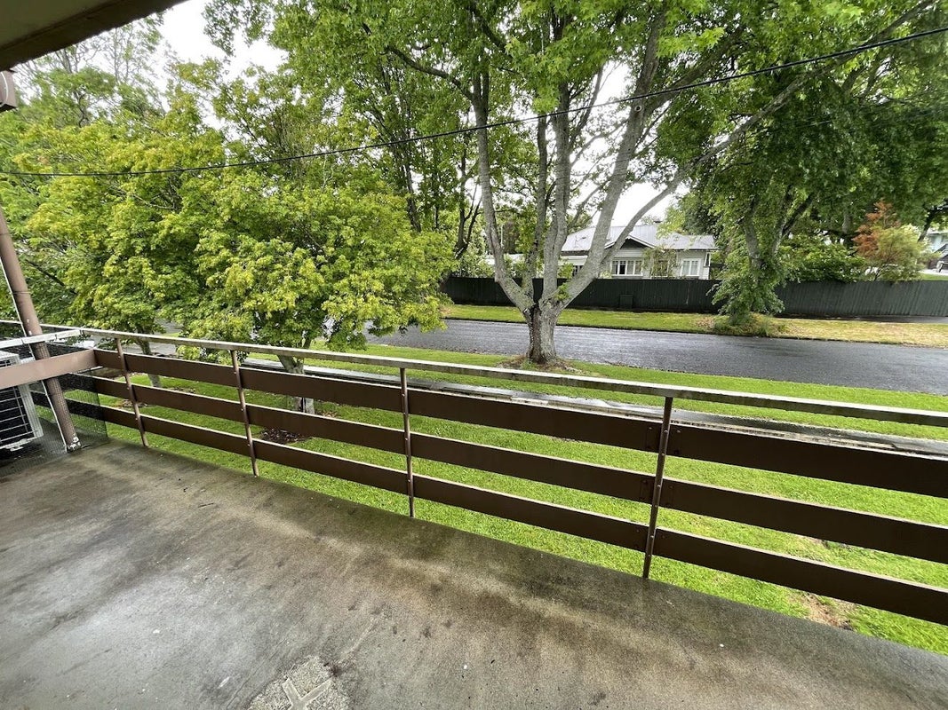 4/16 Thames Street, Claudelands, Hamilton - Carousel 2