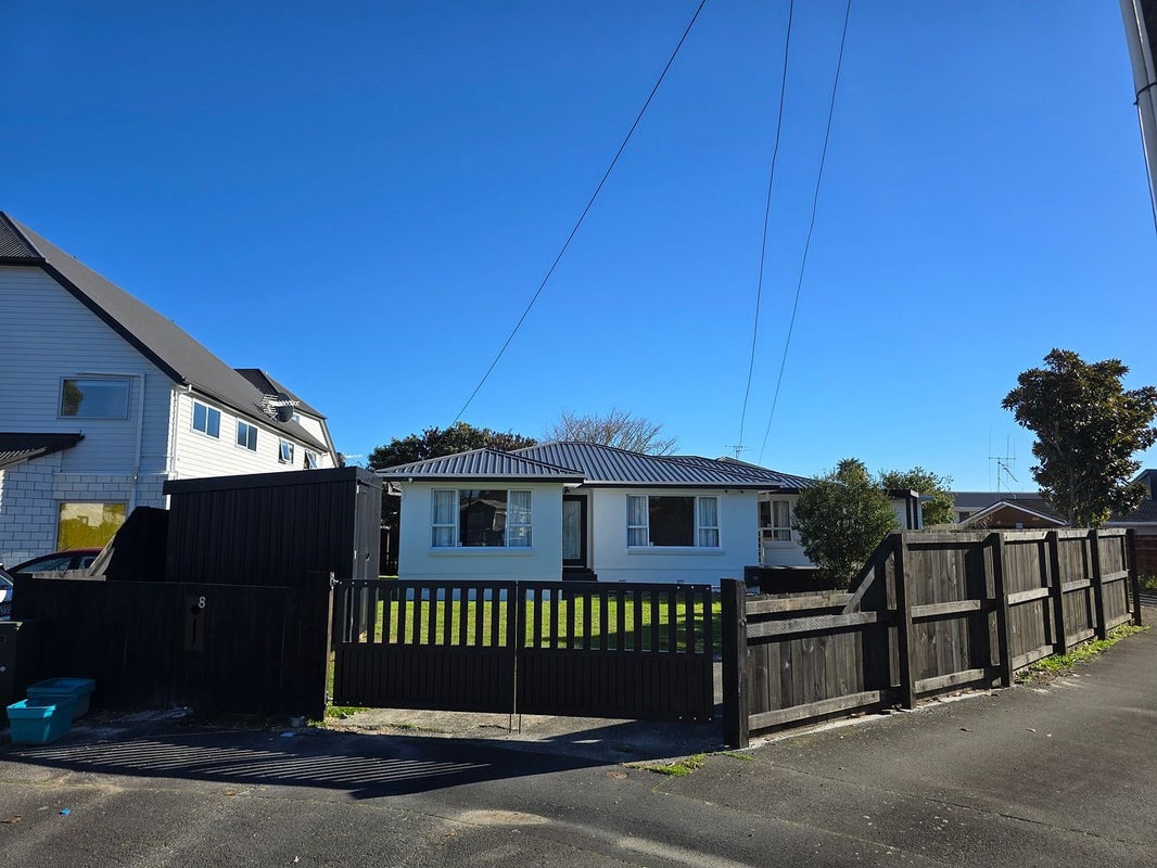 8 Snead Place, Hamilton East, Hamilton - Carousel 1