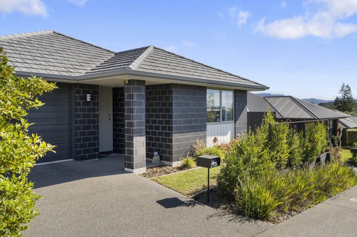 70 Sentinel Avenue, Omokoroa, Omokoroa - Carousel 1