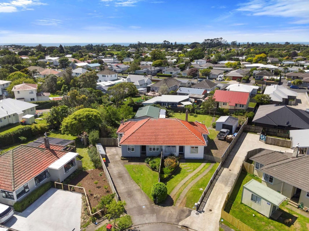 14 Raleigh Street, Vogeltown, New Plymouth - Carousel 1