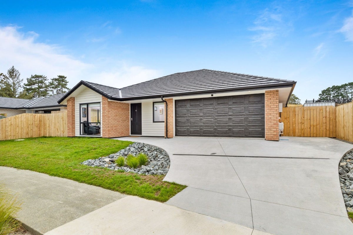 12 Jeroboam Loop, Kumeu - Carousel 1