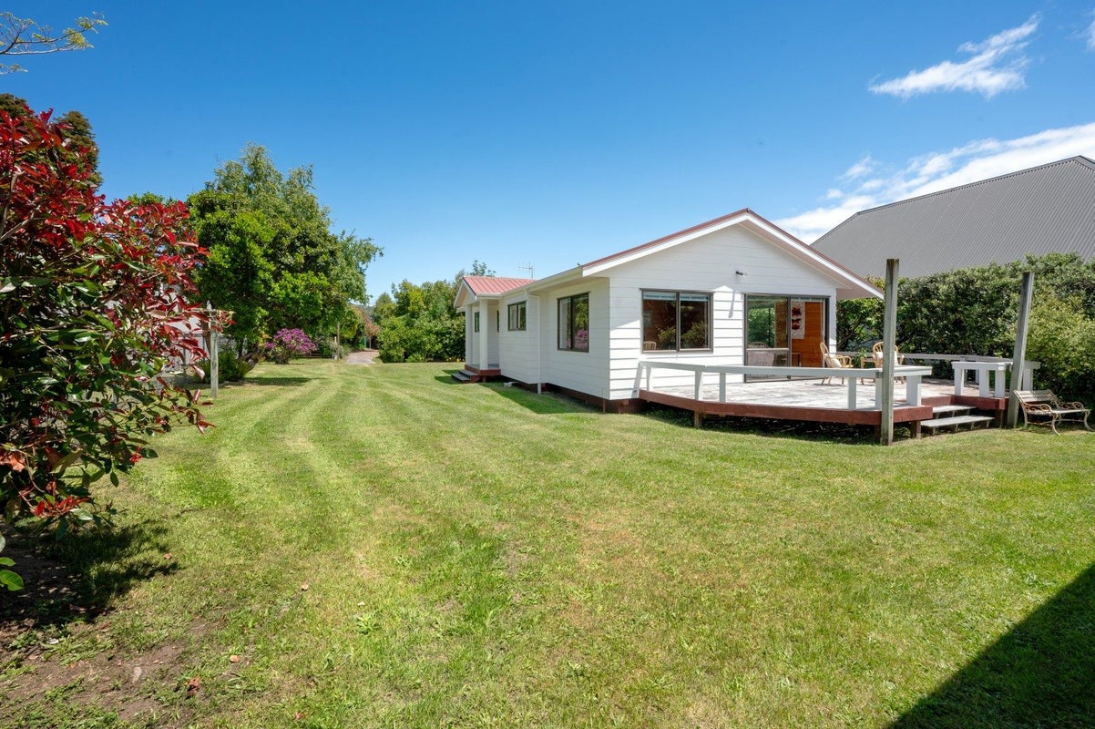 16 Irwin Place, Kinloch, Taupo - Carousel 21