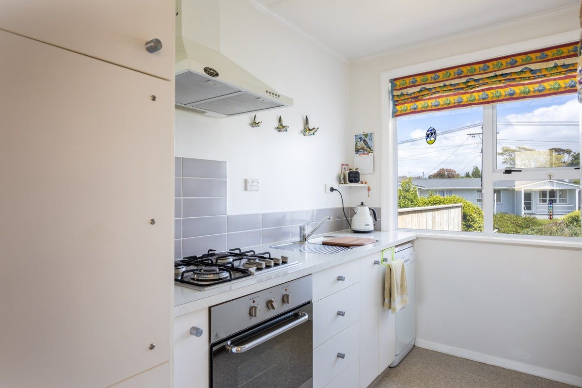 148 Pembroke Street, Westown, New Plymouth - Carousel 2