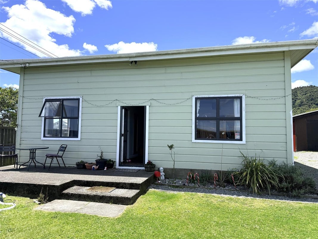 31 Nelson Quay, Cobden, Greymouth - Carousel 1