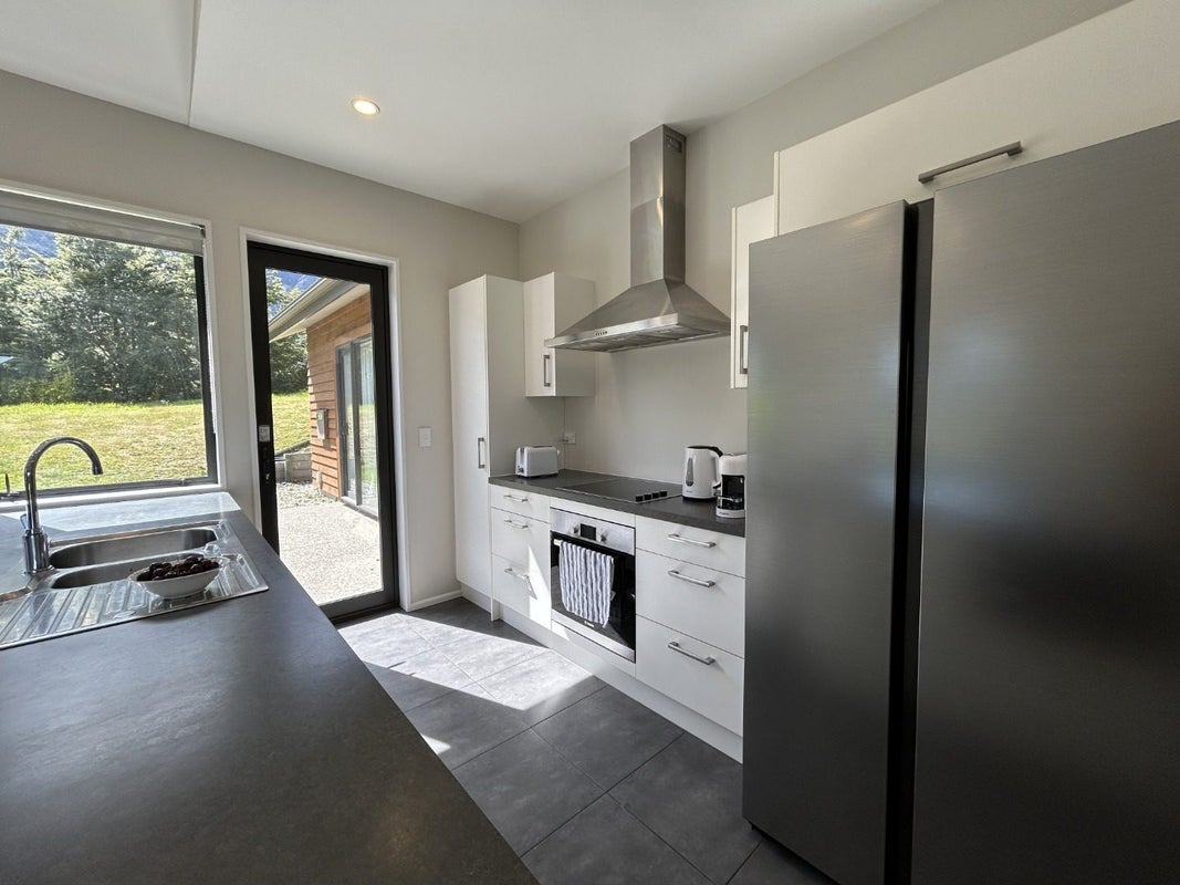 13 Glenfiddich RD, Jacks Point, QUEENSTOWN - Carousel 2