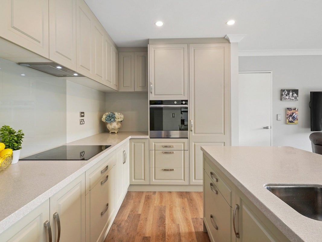 18 St Andrews Hill Road, Mount Pleasant, Christchurch - Carousel 2