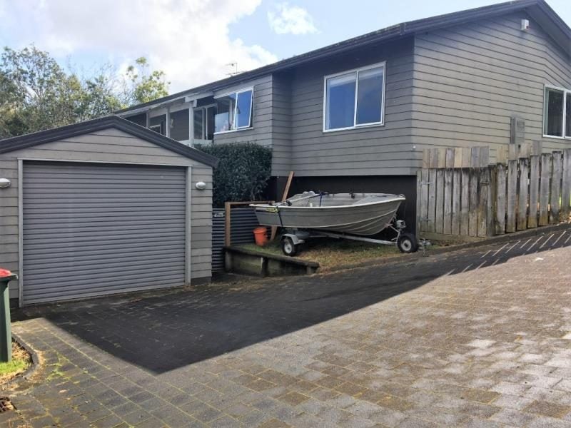 1/3 Miriam Corban Heights, Henderson, Auckland - Carousel 1