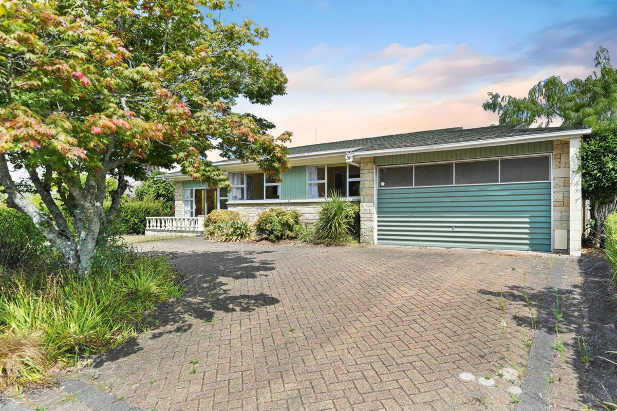 10 Glen Lynne Avenue, Queenwood, Hamilton - Carousel 2