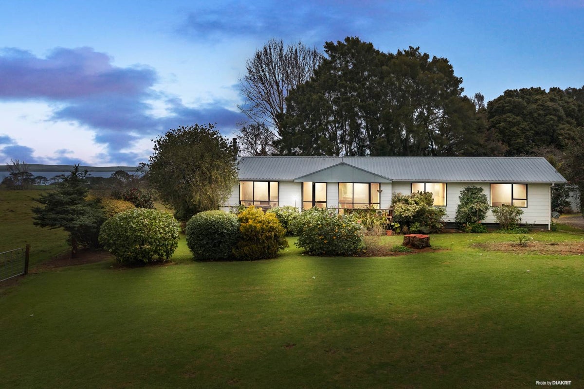 430 Grahams Beach Road, Waiuku - Carousel 1