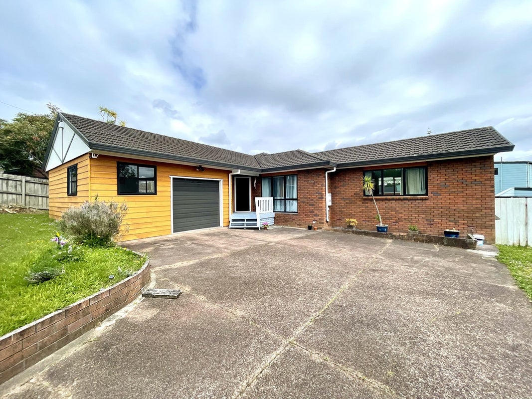 5 Avonleigh Road, Green Bay, Auckland - Carousel 1