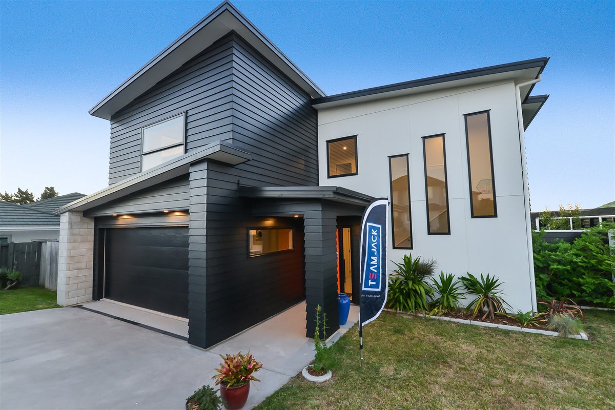 2 Paritai Place, Flagstaff, Hamilton - Carousel 2