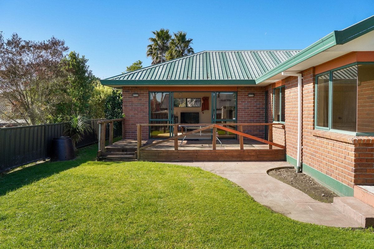 7 Meadowviews Drive, Welcome Bay, Tauranga - Carousel 2