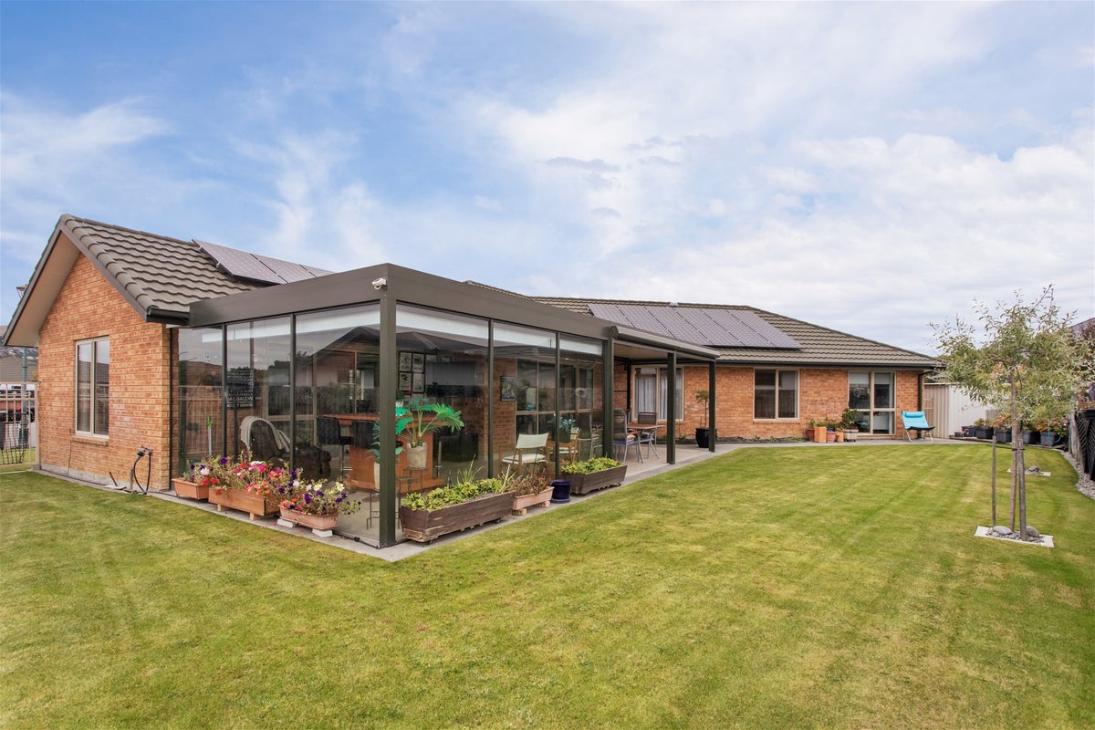 17 Sweet Waters Place, Woolston, Christchurch - Carousel 2