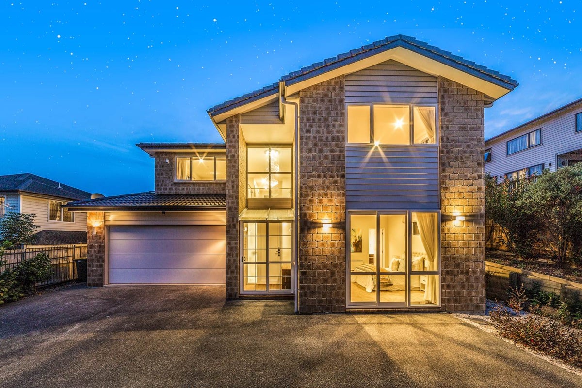 13 Syrah Crescent, Ranui, Auckland - Carousel 2