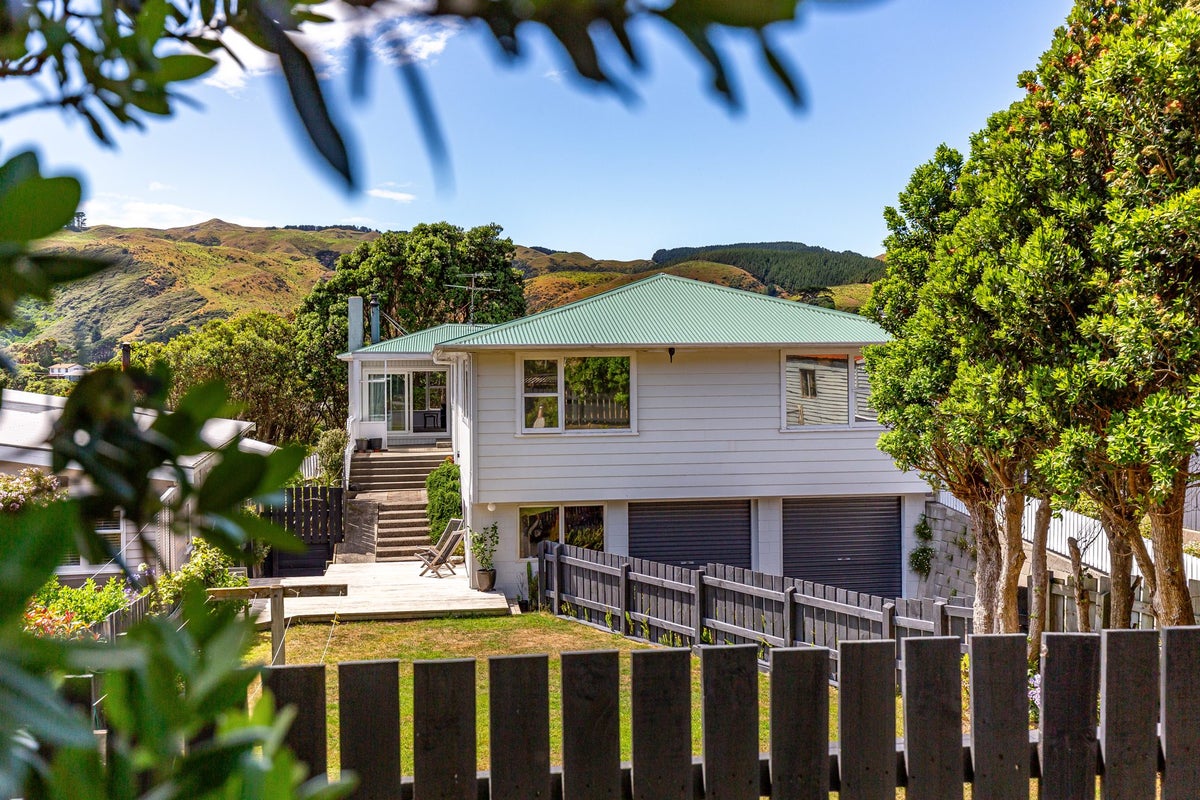 50 Rawhiti Road, Pukerua Bay, Porirua - Carousel 1