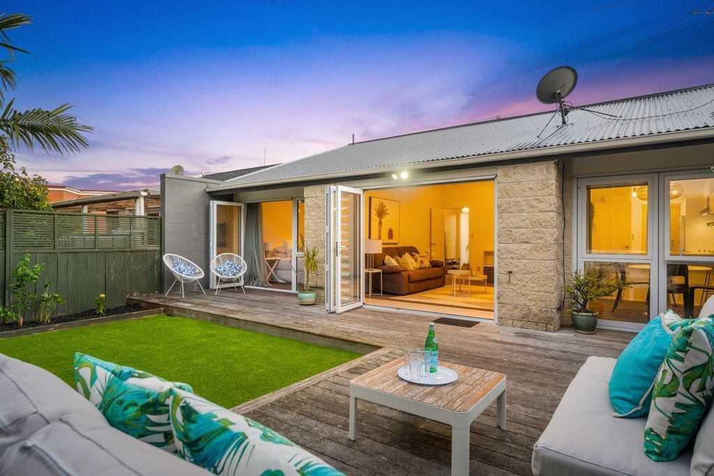 2/40 James Evans Drive, Northcote, North Shore City, Auckland - Carousel 1