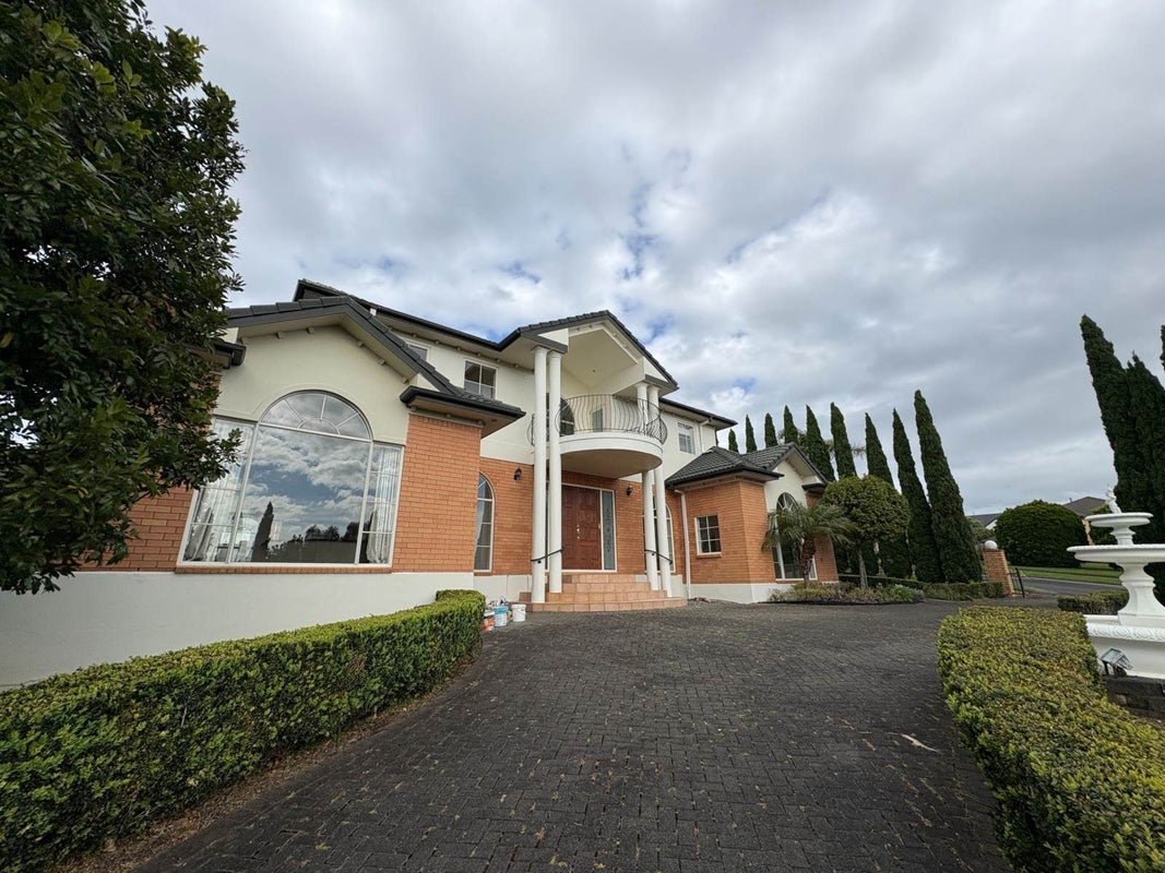 26 Anaheim Boulevard, Shamrock Park, Auckland - Carousel 1