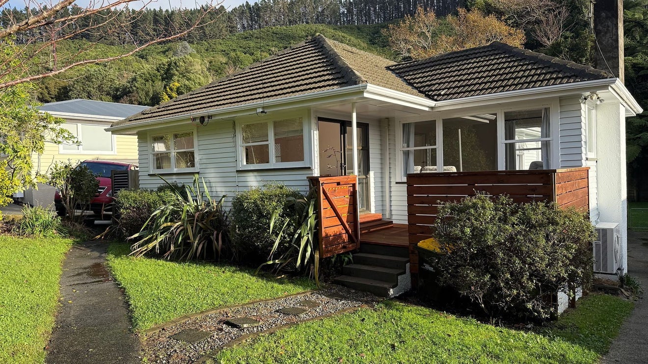 60 Chester Road, Tawa, Wellington - Carousel 1