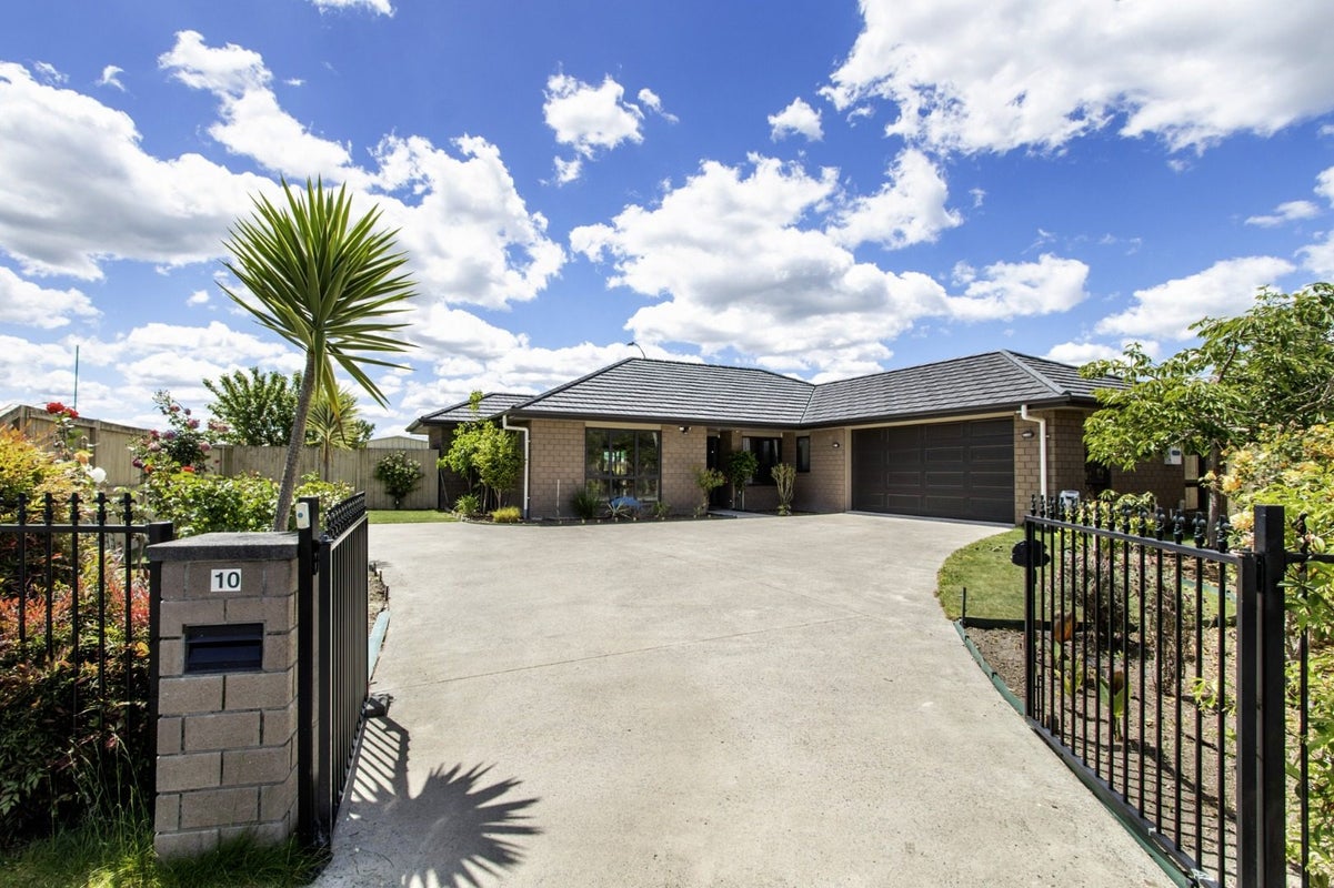 10 Welwyn Place, Rototuna North, Hamilton - Carousel 1