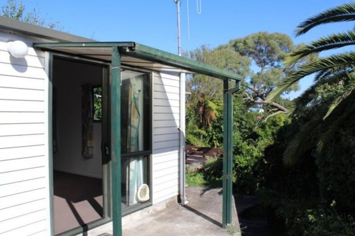 9 Tomin Road, Glenview, Hamilton - Carousel 2