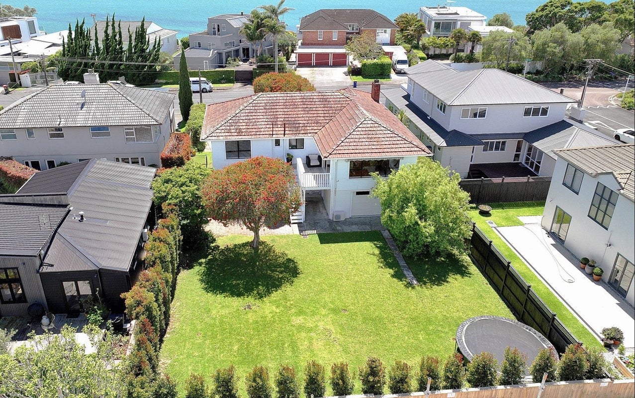 63 Seacliffe Avenue, Belmont, Auckland - Carousel 1