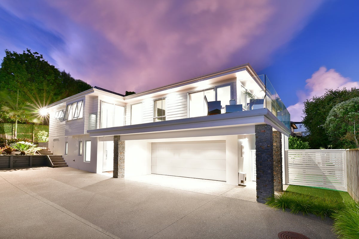 2/451 Beach Road, Mairangi Bay, Auckland - Carousel 1