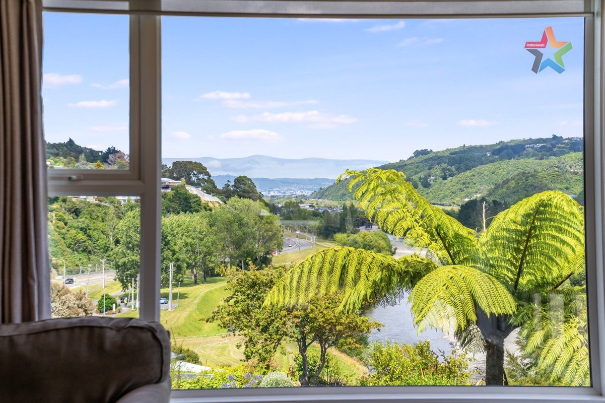 11 Manor Drive, Stokes Valley, Lower Hutt - Carousel 1