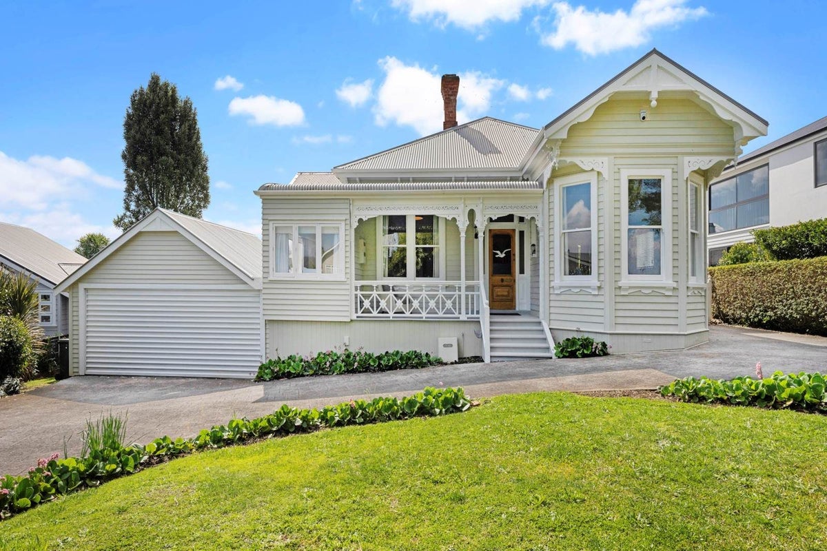 12 Ngaroma Road, Epsom, Auckland - Carousel 1