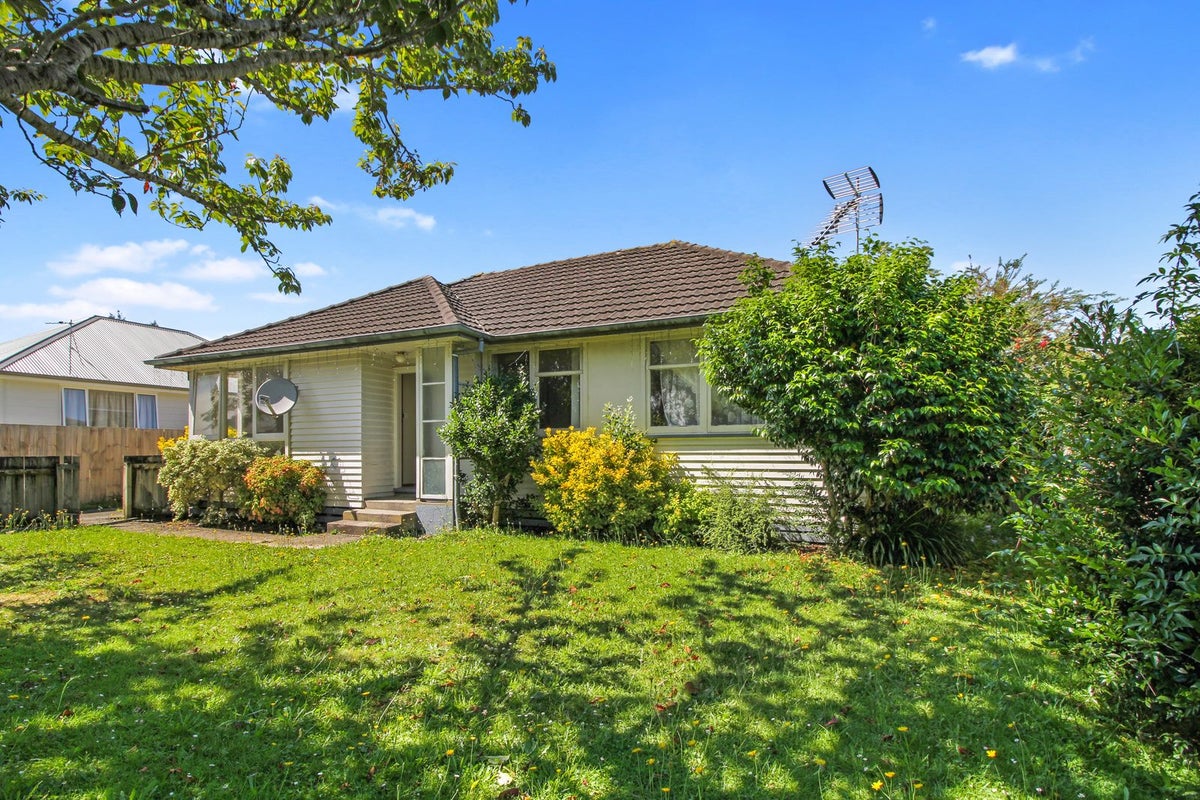 6 Slim Street, Bader, Hamilton - Carousel 1