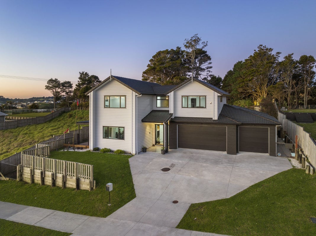 17 Annmarie Avenue, Totara Park, Auckland - Carousel 1