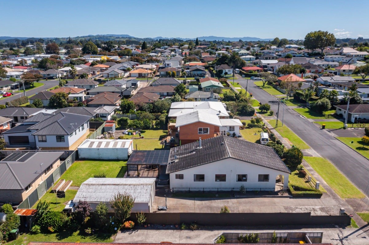 15 Pemberton Crescent, Greerton, Tauranga - Carousel 22