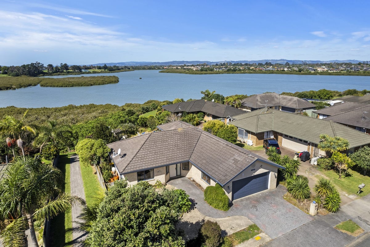89 Waimahia Avenue, Weymouth, Auckland - Carousel 1