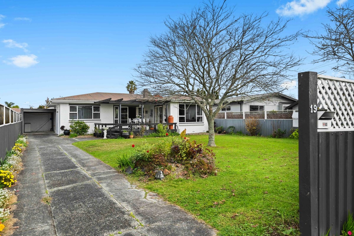 19 Sandwich Road, St Andrews, Hamilton - Carousel 16