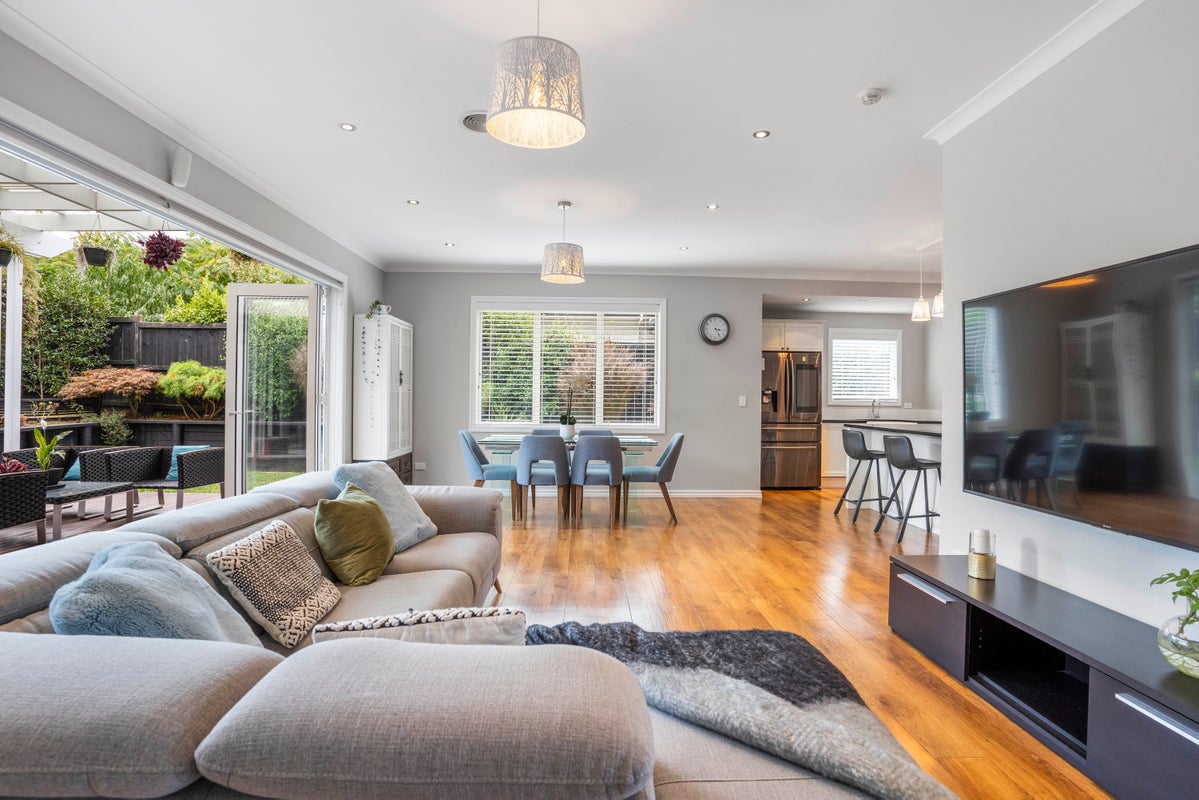 9 Fountain Avenue, Karaka, Papakura - Carousel 2