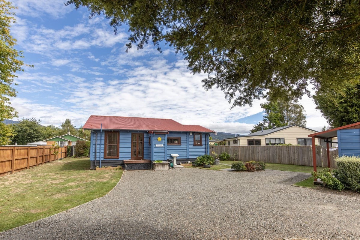 4 Parekarangi Grove, Turangi, Turangi - Carousel 2